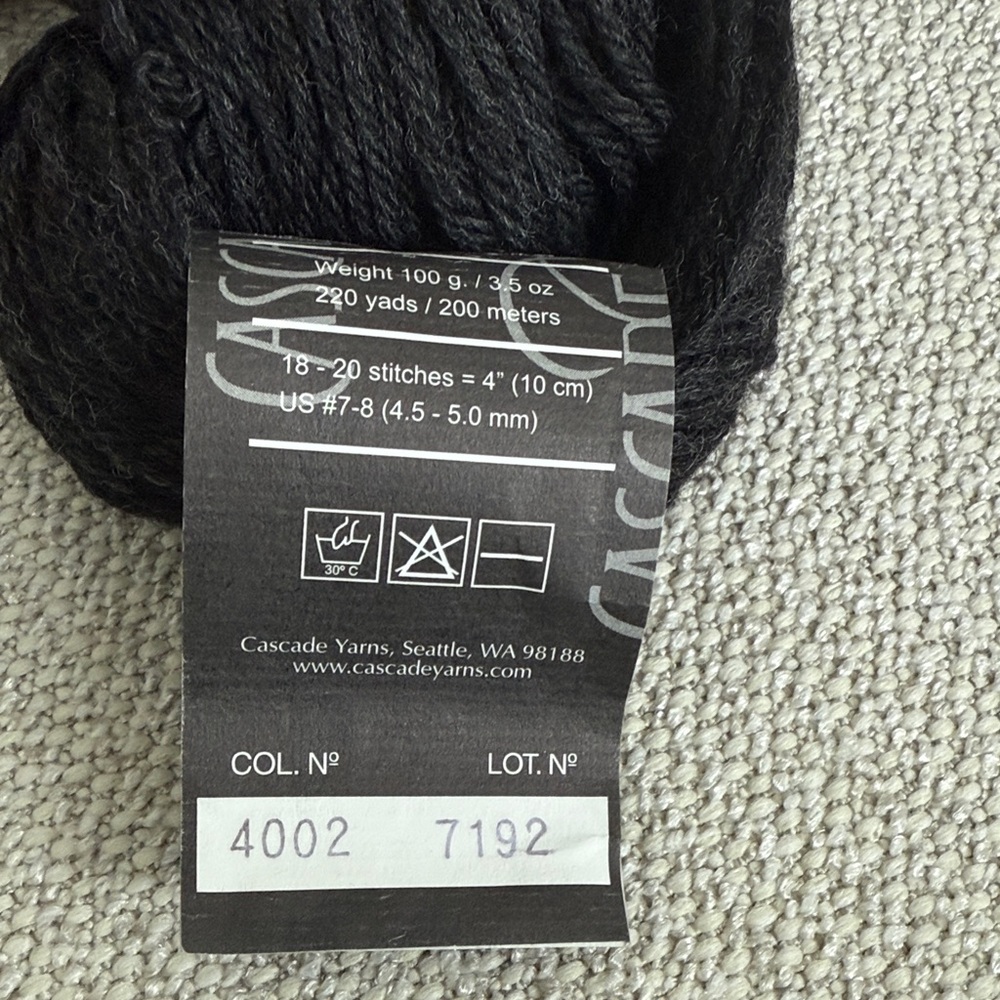 NWT Cascade 220 100% Peruvian Highland wool Yarn (2 skeins) - Picture 5 of 7